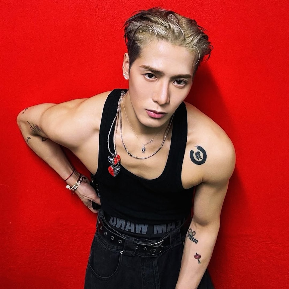 Nam ca sĩ J bị bạn thân