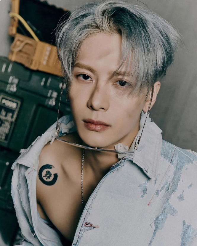 Nam ca sĩ J bị bạn thân