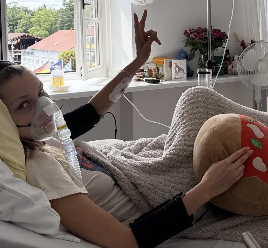 Em gái siêu mẫu của Gigi Hadid vật vã đau đớn vì căn bệnh nguy hiểm liên quan đến não- Ảnh 7.