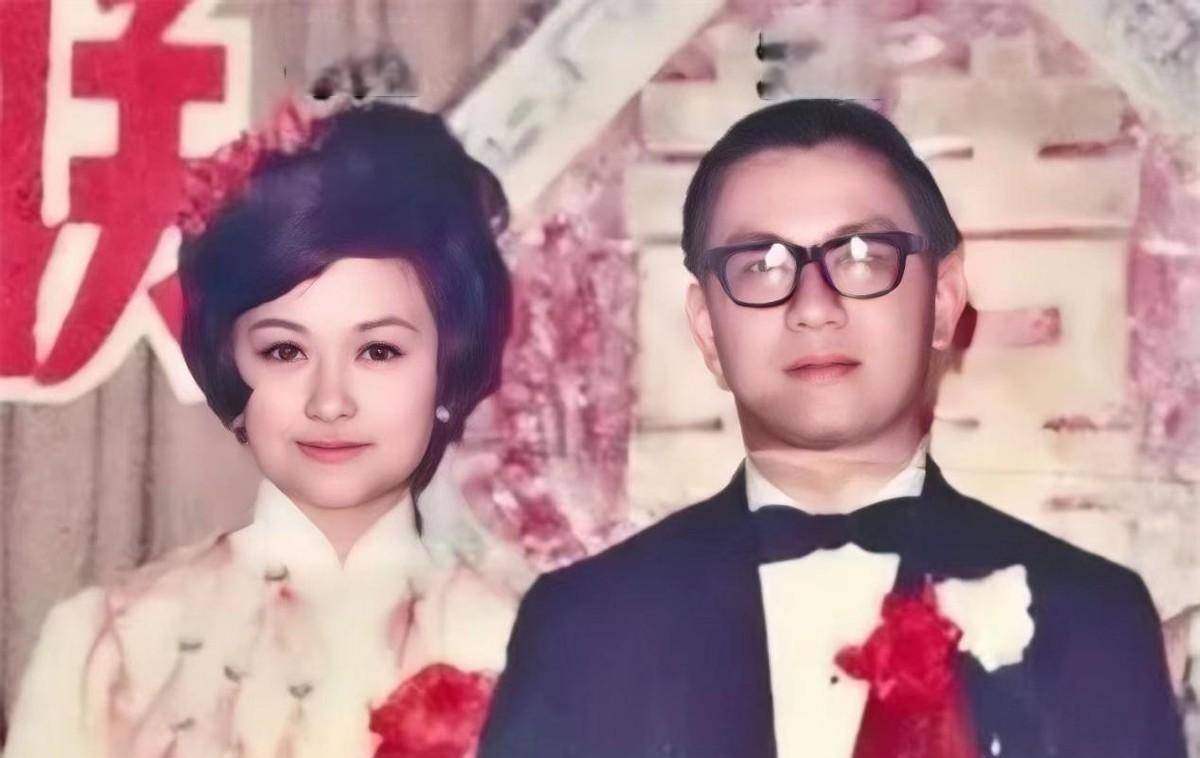 Tài tử phong lưu nhất Cbiz: Mắng Thành Long, yêu chị dâu Lý Tiểu Long lại được 16 nghìn người thương tiếc- Ảnh 8. Tài tử phong lưu nhất Cbiz: Mắng Thành Long, yêu chị dâu Lý Tiểu Long lại được 16 nghìn người thương tiếc- Ảnh 8.