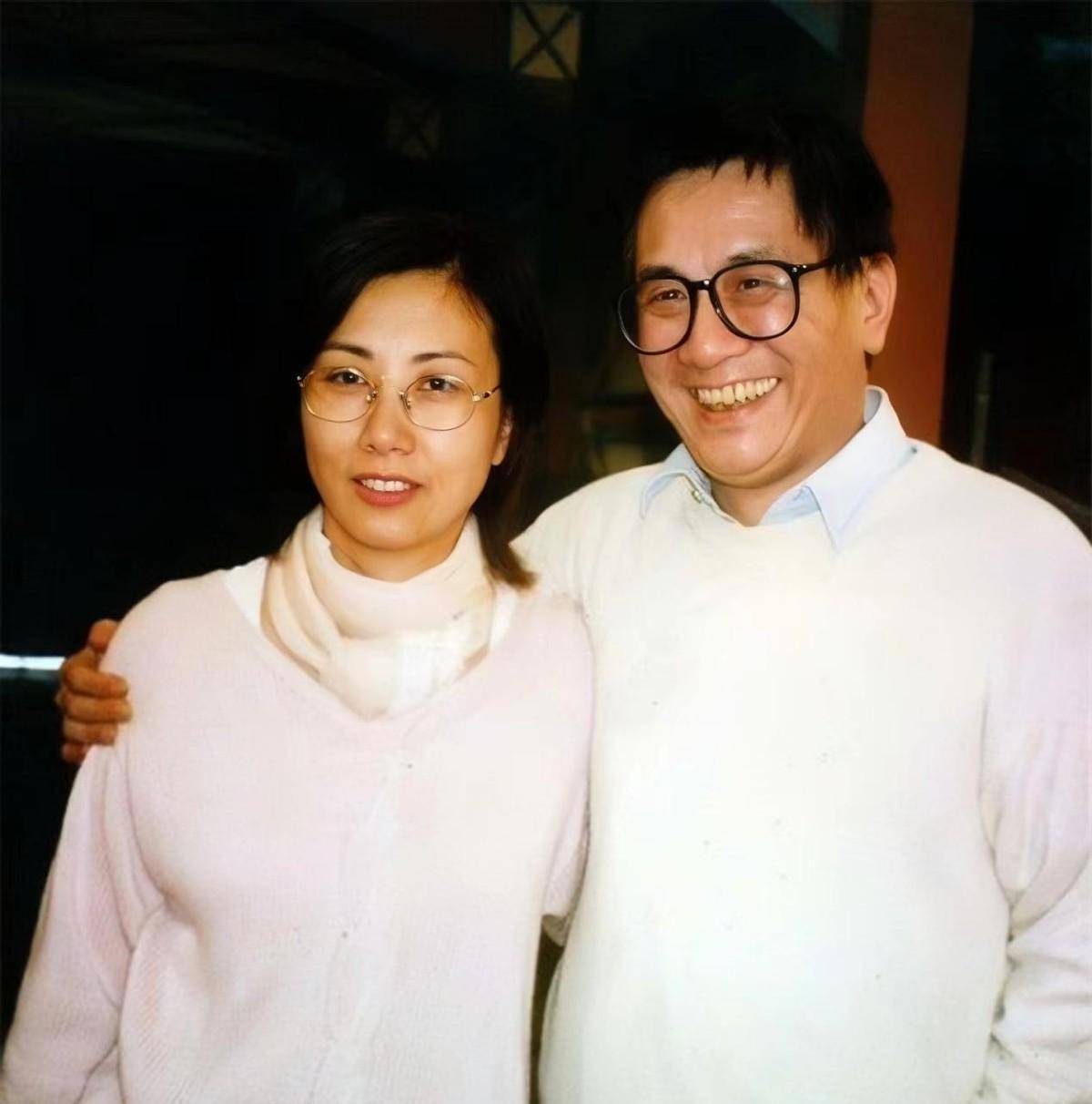 Tài tử phong lưu nhất Cbiz: Mắng Thành Long, yêu chị dâu Lý Tiểu Long lại được 16 nghìn người thương tiếc- Ảnh 11. Tài tử phong lưu nhất Cbiz: Mắng Thành Long, yêu chị dâu Lý Tiểu Long lại được 16 nghìn người thương tiếc- Ảnh 11.