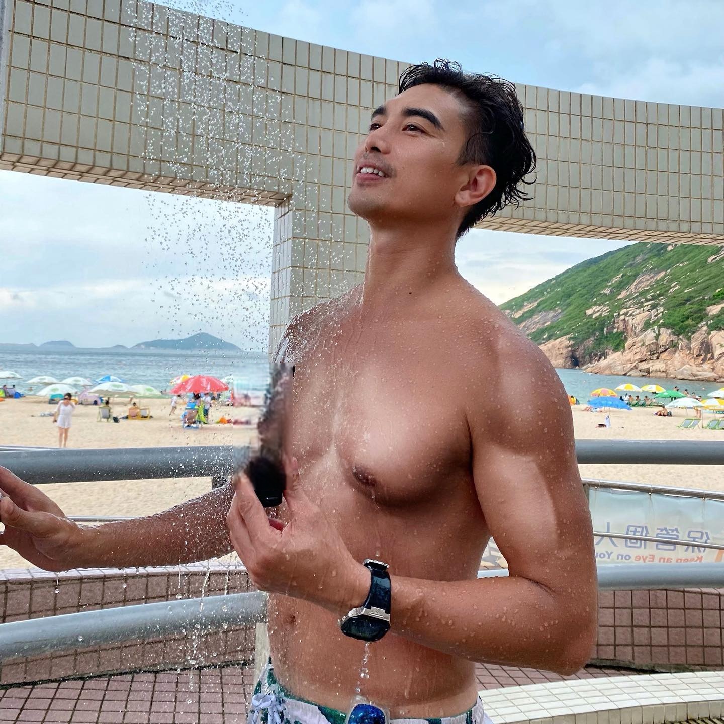 Sao nam TVB bị cả nam lẫn nữ đại gia gạ gẫm, có người đòi chi 300 triệu mời dự tiệc riêng tư- Ảnh 3. Sao nam TVB bị cả nam lẫn nữ đại gia gạ gẫm, có người đòi chi 300 triệu mời dự tiệc riêng tư- Ảnh 3.