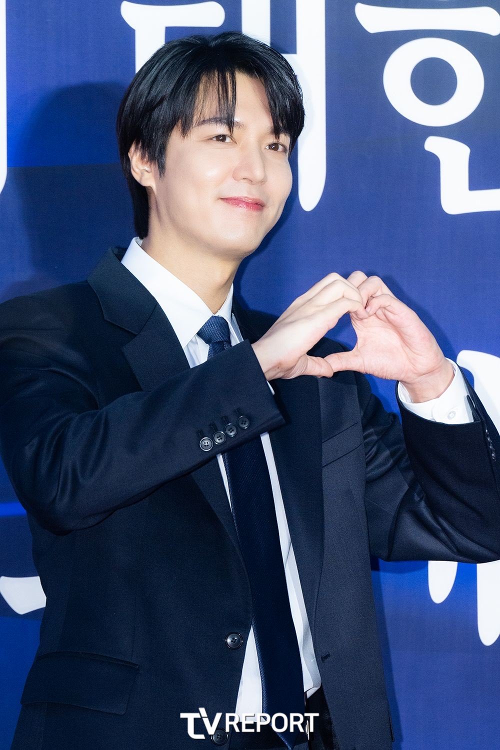 Lee Min Ho đã làm gì với nhan sắc của mình thế này?- Ảnh 4. Lee Min Ho đã làm gì với nhan sắc của mình thế này?- Ảnh 4.