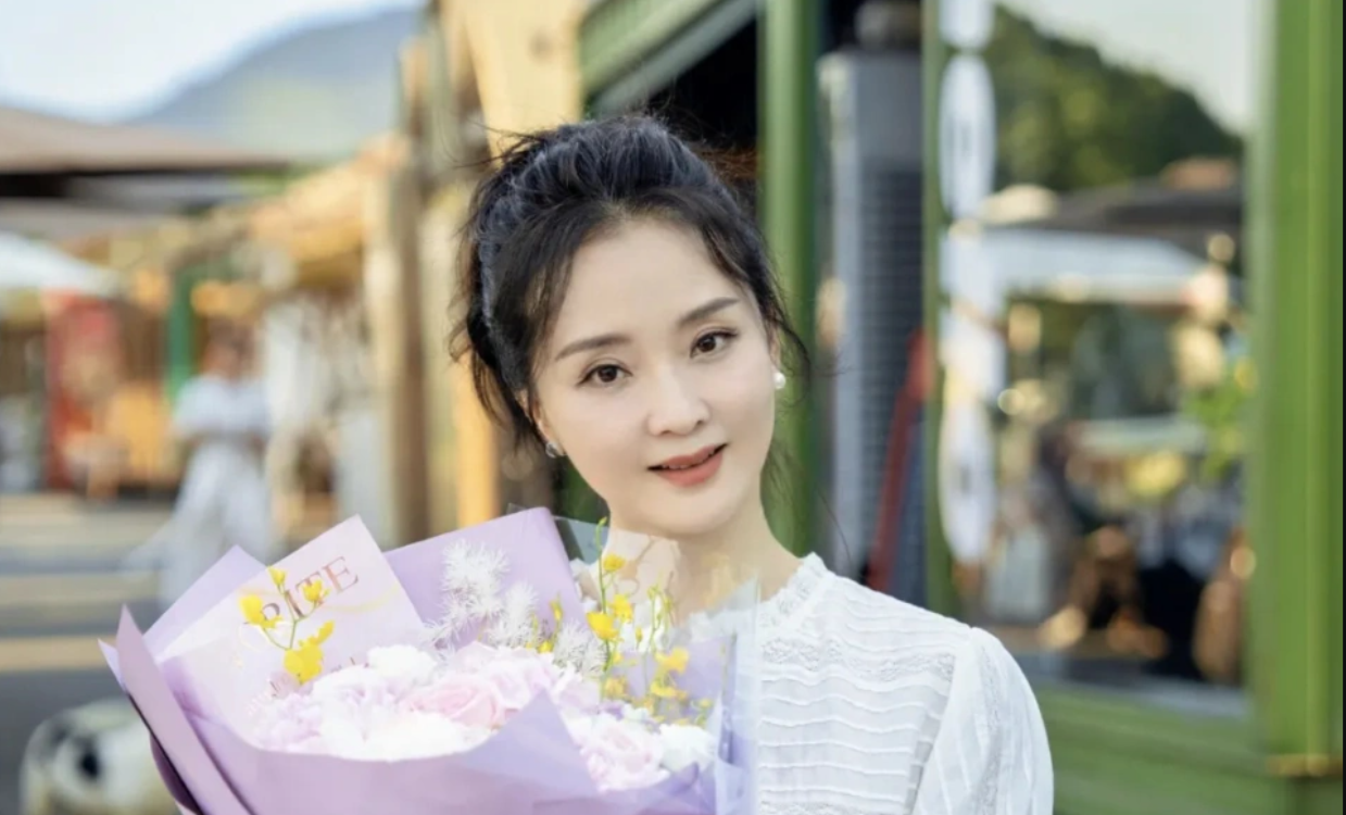 "Nữ thần thơ ấu" của Hoàn Châu Cách Cách sống cả đời đau khổ, đến nay còn bị bóc chuyện lừa fan bất chấp g31 1741424422161445474239 1741430777353 1741430777487466176585