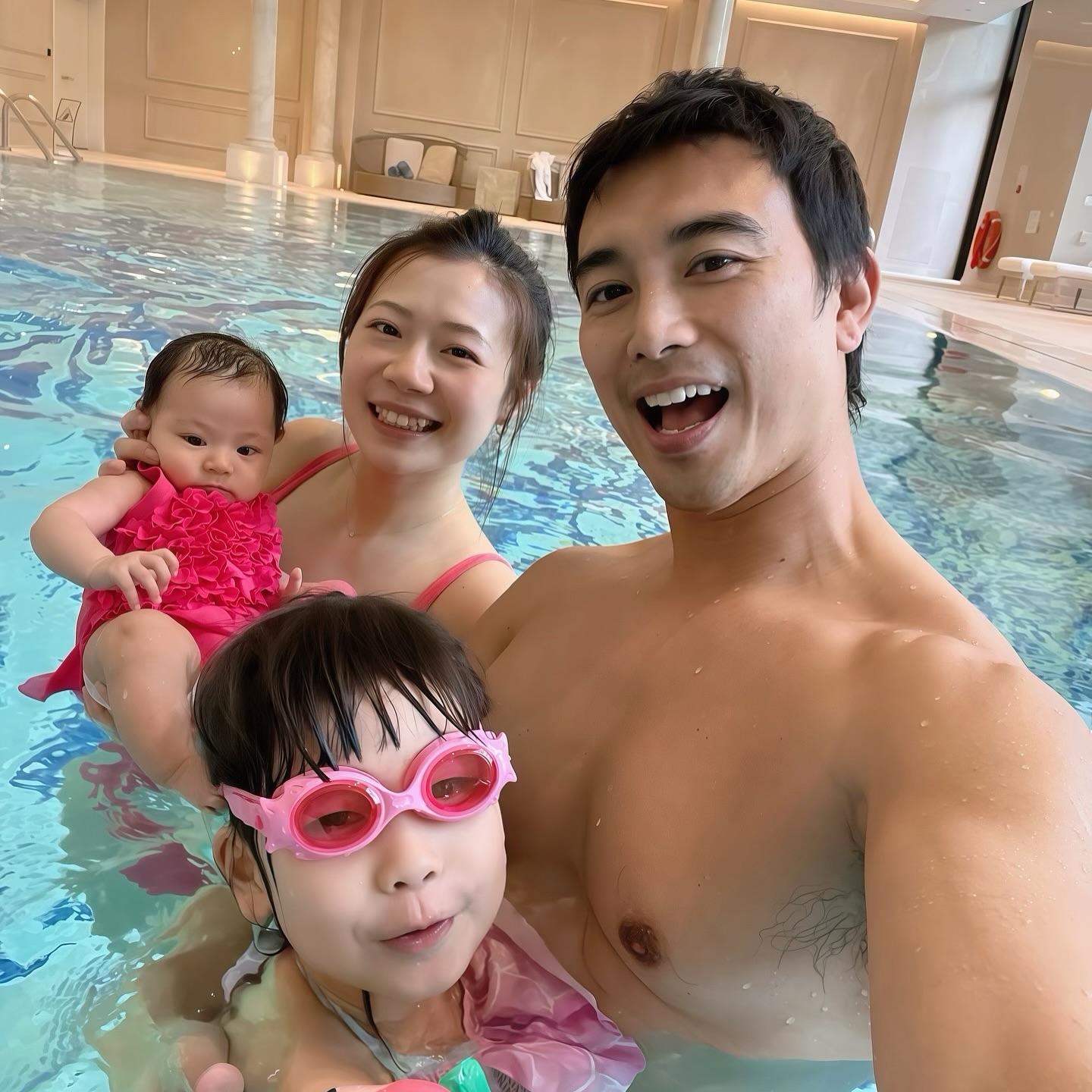 Sao nam TVB bị cả nam lẫn nữ đại gia gạ gẫm, có người đòi chi 300 triệu mời dự tiệc riêng tư- Ảnh 6. Sao nam TVB bị cả nam lẫn nữ đại gia gạ gẫm, có người đòi chi 300 triệu mời dự tiệc riêng tư- Ảnh 6.