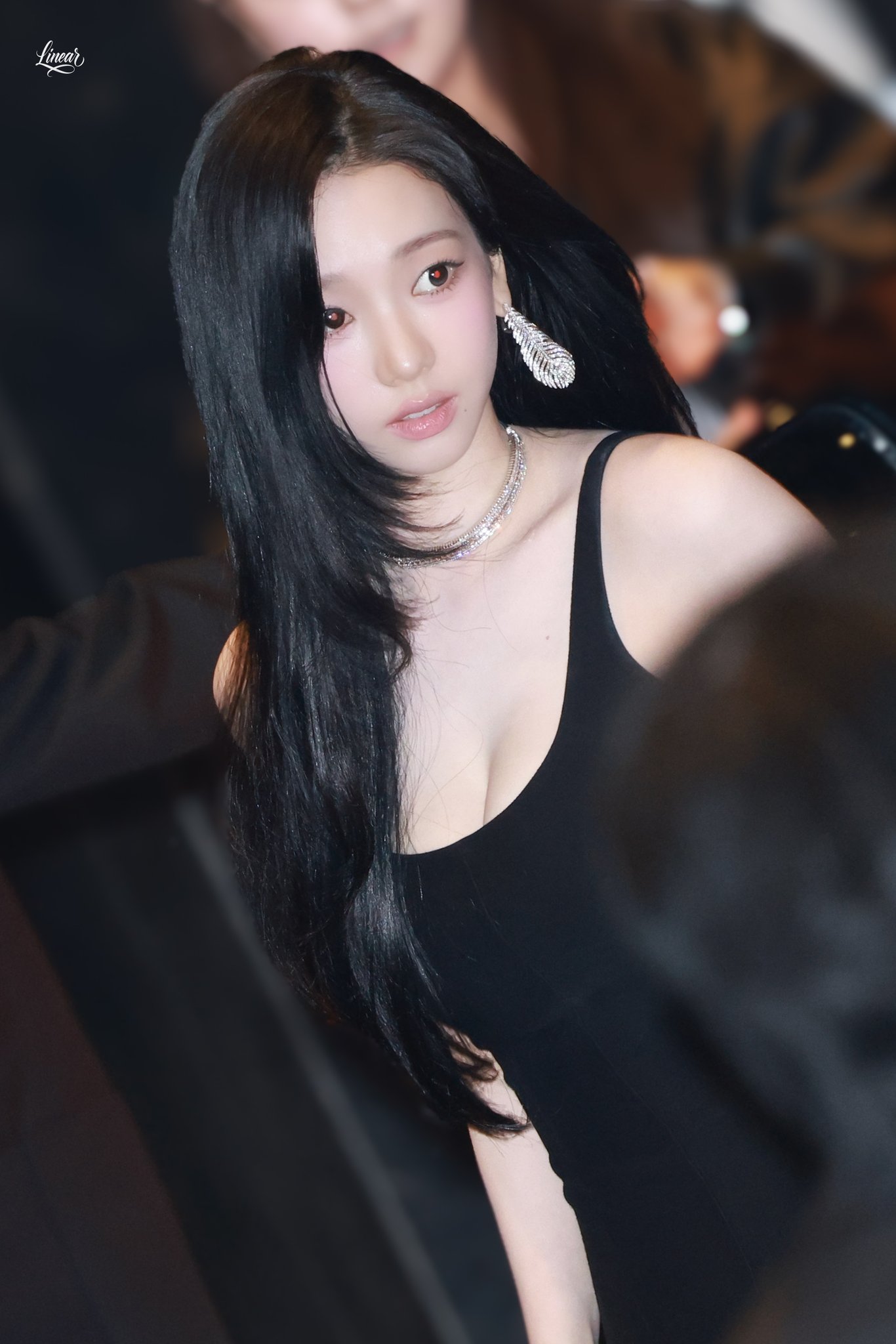 Nhóm Tứ đại mỹ nhân say xỉn, khoe vòng 1 tại tiệc từ thiện trá hình- Ảnh 2.