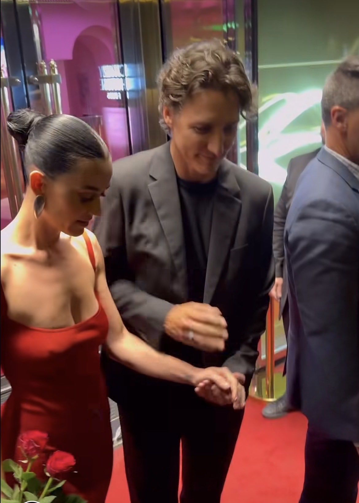 Katy Perry đón tuổi mới tình tứ bên cựu Thủ tướng Canada- Ảnh 2.