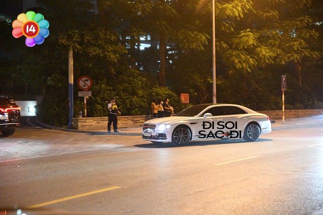 Đây rồi G-Dragon đã hạ cánh sân bay Nội Bài, còn vẫy tay chào fan Việt cực đáng yêu!- Ảnh 7.