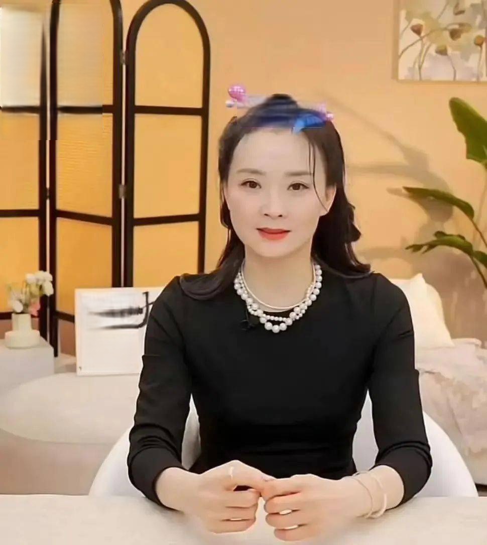 "Nữ thần thơ ấu" của Hoàn Châu Cách Cách sống cả đời đau khổ, đến nay còn bị bóc chuyện lừa fan bất chấp g53 17414243451262020785280 1741430774353 17414307745261507981596