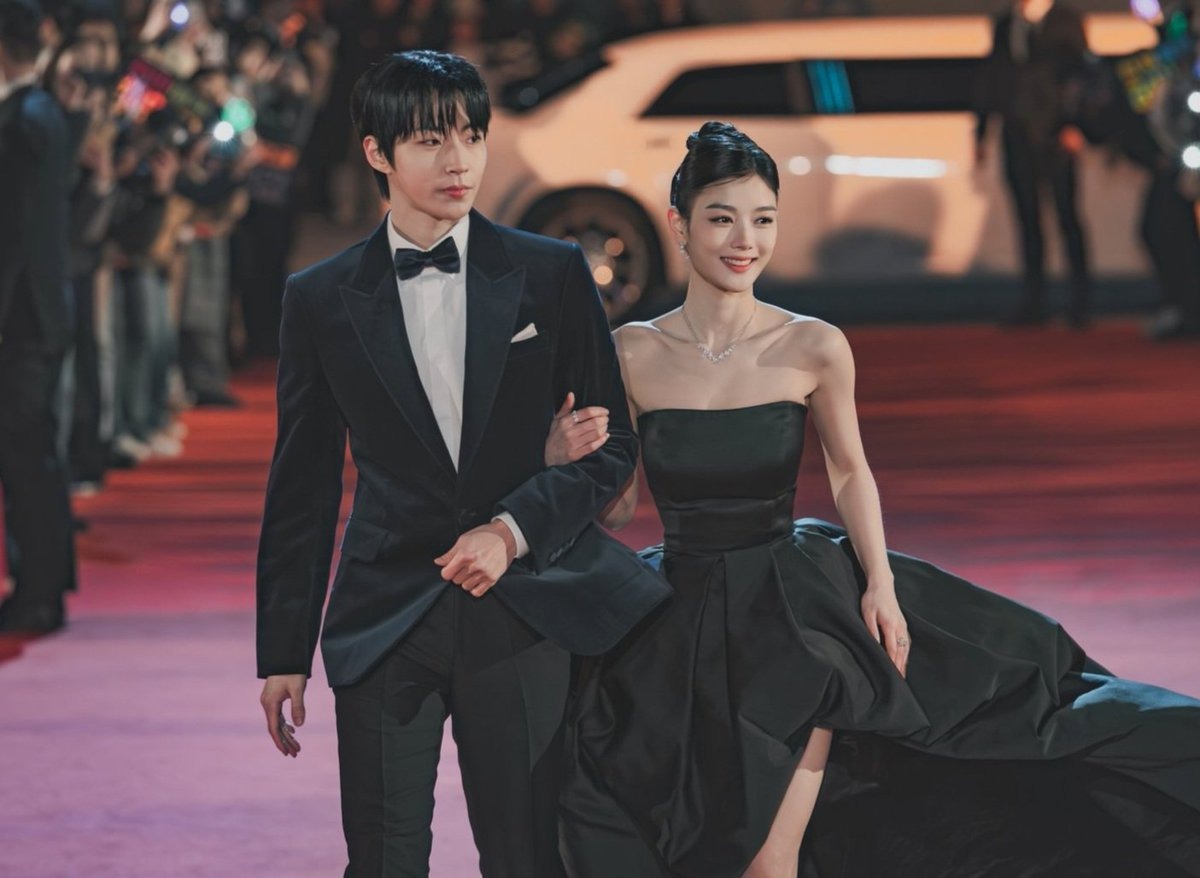 g5m9ix4amaaybek-1765079488806-1765079489071127950210 "Em gái quốc dân" Kim Yoo Jung nũng nịu yêu phát hờn, tạo nên "6 giây thần thánh" náo loạn cả AAA g5m9ix4amaaybek 1765079488806 1765079489071127950210