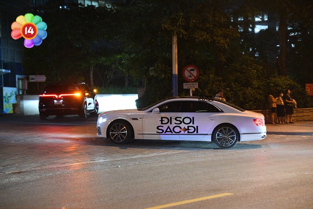 Đây rồi G-Dragon đã hạ cánh sân bay Nội Bài, còn vẫy tay chào fan Việt cực đáng yêu!- Ảnh 8.