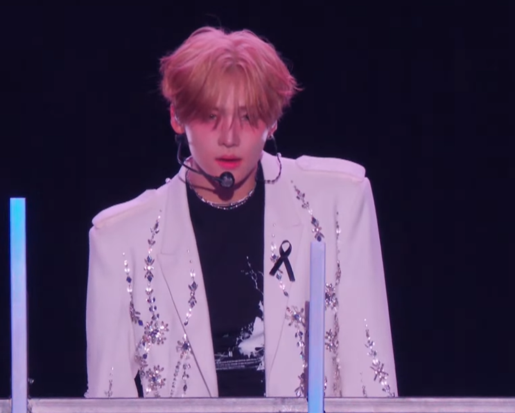 Khoảnh khắc xúc động nhất MAMA 2025: Park Bo Gum cúi đầu mở màn, xót xa tưởng niệm nạn nhân thảm hoạ cháy tại Hong Kong (Trung Quốc)- Ảnh 9.