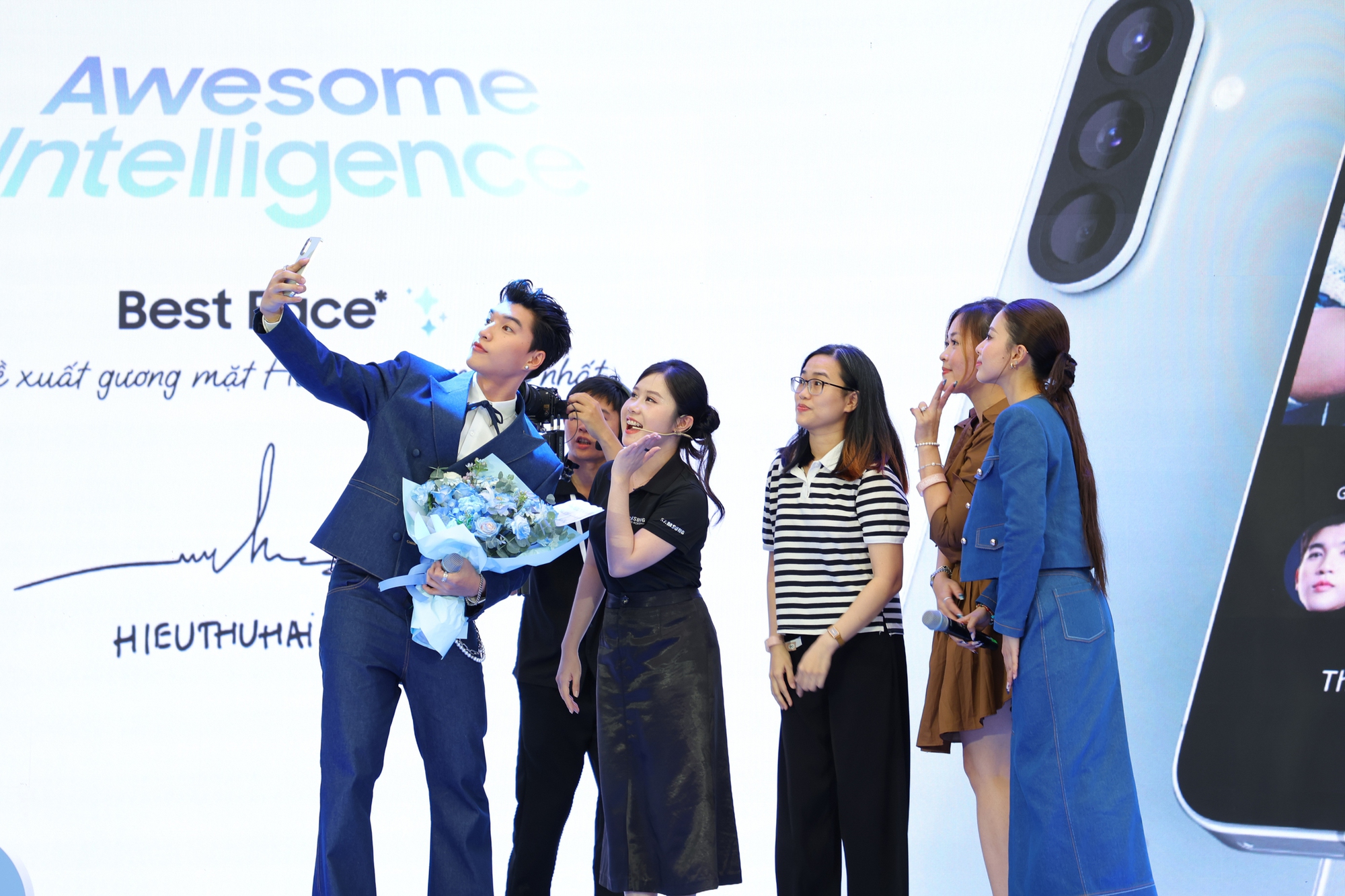 Galaxy A series “bắt tay” HIEUTHUHAI, mang đến trải nghiệm AI hạng A cho giới trẻ- Ảnh 3. Galaxy A series “bắt tay” HIEUTHUHAI, mang đến trải nghiệm AI hạng A cho giới trẻ- Ảnh 3.