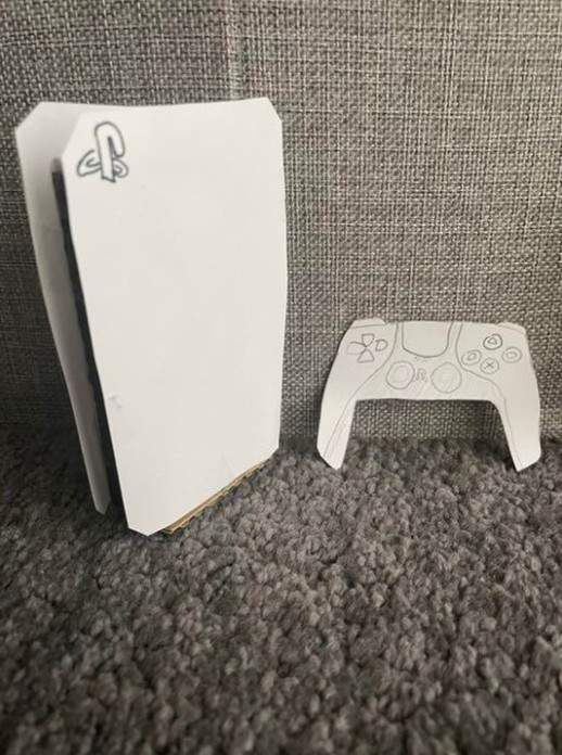 Nam game thủ tự tay làm PS5 phiên bản giấy, bán với giá chỉ gần 150k, vẫn có người mua thật- Ảnh 1. Nam game thủ tự tay làm PS5 phiên bản giấy, bán với giá chỉ gần 150k, vẫn có người mua thật- Ảnh 1.
