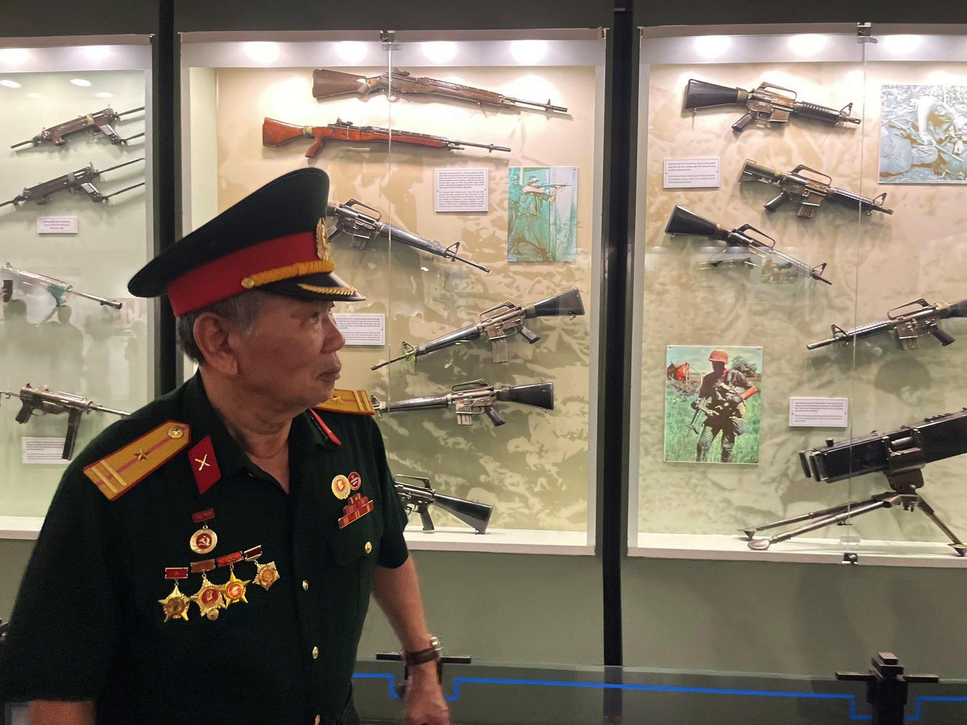 Rất nhiều vũ khí địch sử dụng nhưng không thể chiến thắng quân đội ta.