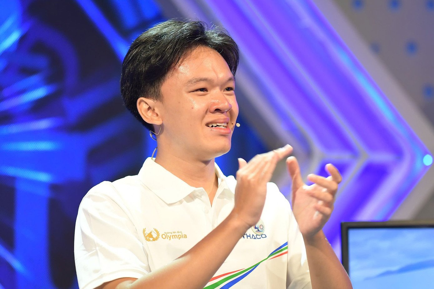 Thí sinh Đoàn Thanh Tùng (THPT chuyên Lê Quý Đôn - Nam Nha Trang, tỉnh Khánh Hòa) chia sẻ trên sóng truyền hình: