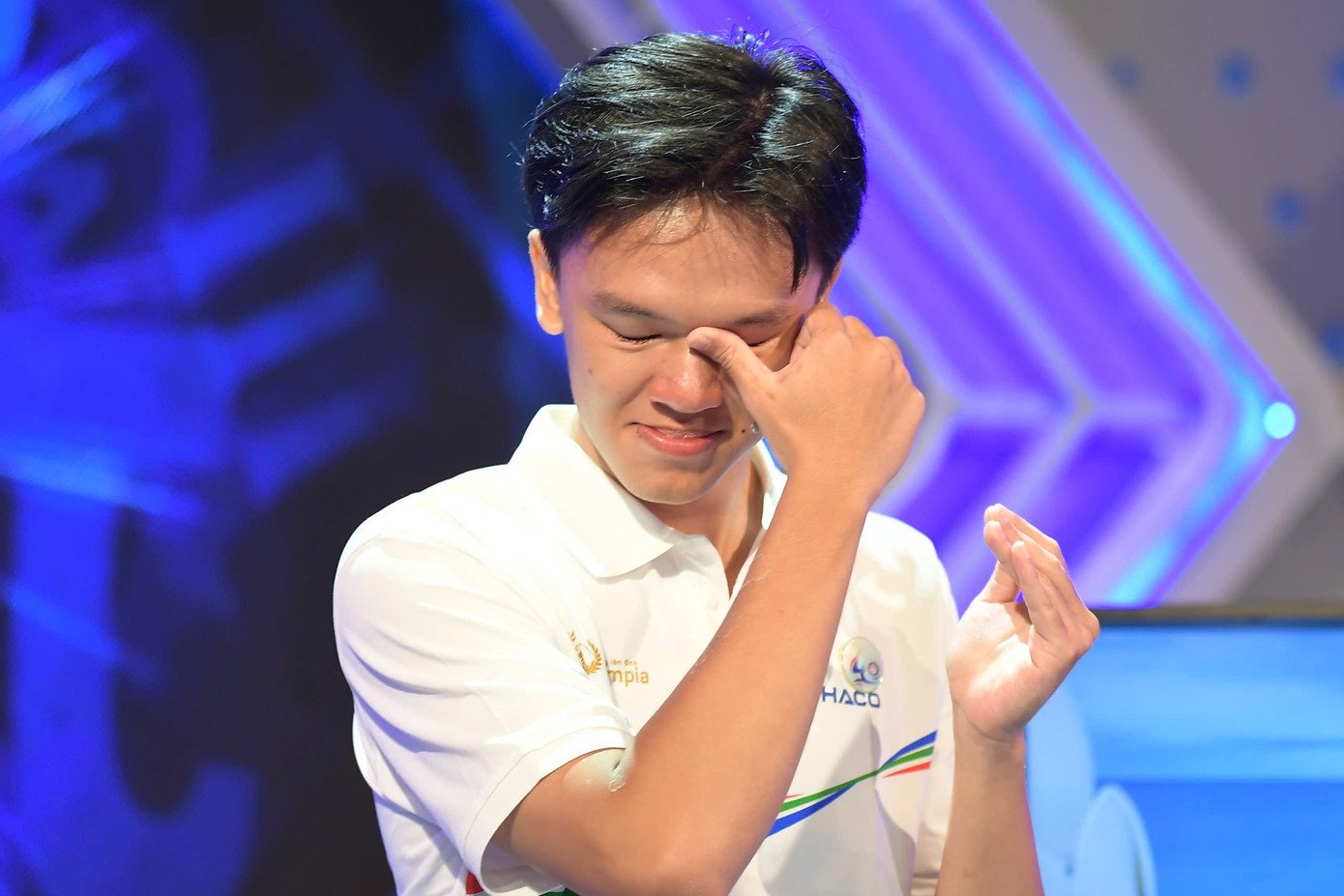 Thí sinh Đoàn Thanh Tùng (THPT chuyên Lê Quý Đôn - Nam Nha Trang, tỉnh Khánh Hòa) chia sẻ trên sóng truyền hình: