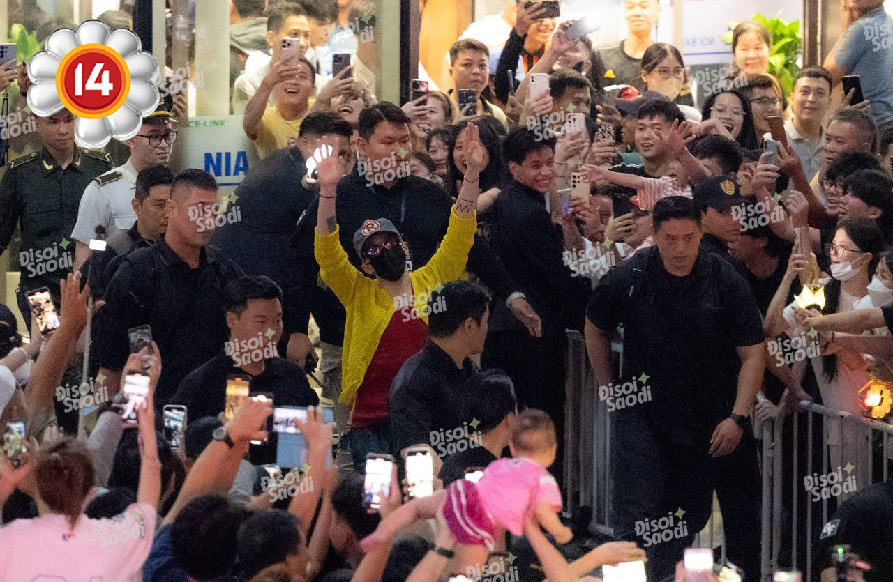 G-Dragon siêu phấn khởi ngày trở lại Việt Nam: Hồi hộp muốn rớt tim, ngáp ngủ nhưng vẫn vẫy tay nhiệt tình!- Ảnh 4. G-Dragon siêu phấn khởi ngày trở lại Việt Nam: Hồi hộp muốn rớt tim, ngáp ngủ nhưng vẫn vẫy tay nhiệt tình!- Ảnh 4.