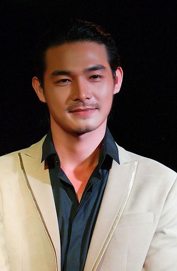 Nam diễn viên Vbiz cưới vợ đại gia hơn 9 tuổi: Chật vật vì vỡ nợ 20 tỷ, tan vỡ sau 6 năm chung sống- Ảnh 1.