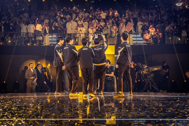 Cộng đồng fan Gen.G bùng nổ bức xúc vô lý sau chức vô địch EWC 2025 của đội nhà- Ảnh 1.