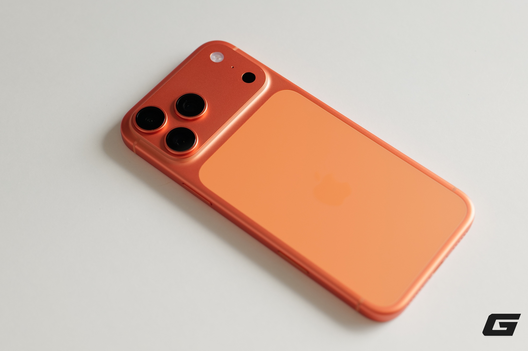 Mở hộp iPhone 17 Pro và iPhone 17 Pro Max chính hãng: Màu cam nổi bật, màu bạc tinh tế, chọn màu nào bây giờ?- Ảnh 6.