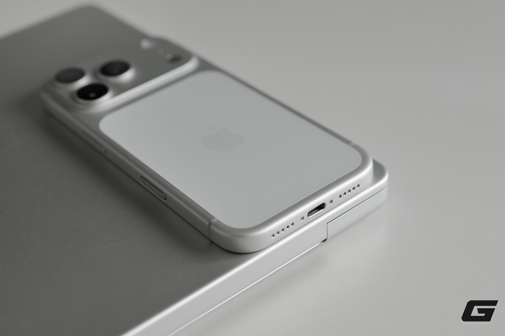 Mở hộp iPhone 17 Pro và iPhone 17 Pro Max chính hãng: Màu cam nổi bật, màu bạc tinh tế, chọn màu nào bây giờ?- Ảnh 28.