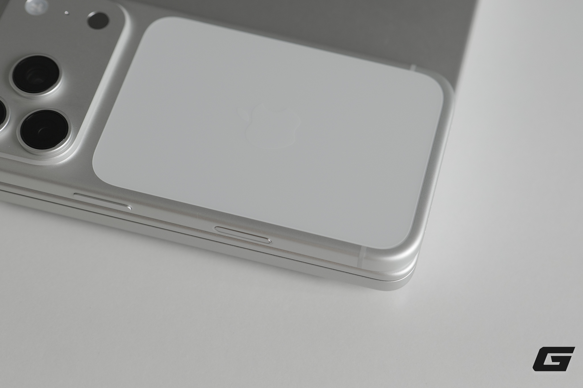 Mở hộp iPhone 17 Pro và iPhone 17 Pro Max chính hãng: Màu cam nổi bật, màu bạc tinh tế, chọn màu nào bây giờ?- Ảnh 14.