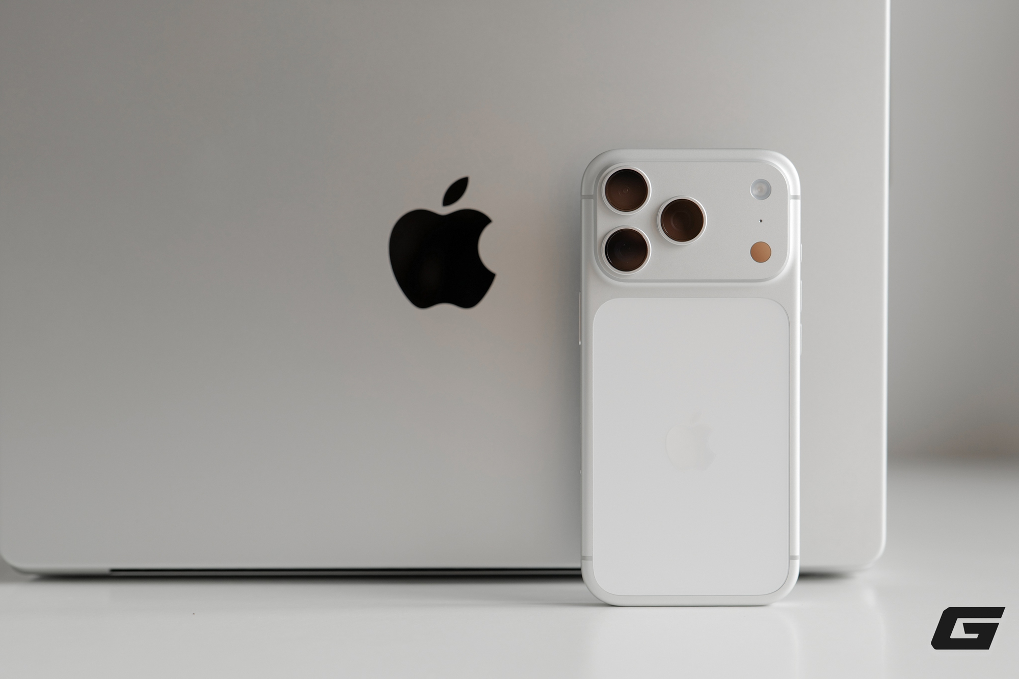 Mở hộp iPhone 17 Pro và iPhone 17 Pro Max chính hãng: Màu cam nổi bật, màu bạc tinh tế, chọn màu nào bây giờ?- Ảnh 9.