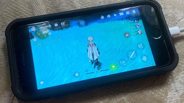 Một nam game thủ chơi Genshin Impact trên iPhone 8 khiến cộng đồng hoang mang cực độ 27 Một nam game thủ chơi Genshin Impact trên iPhone 8 khiến cộng đồng hoang mang cực độ genshin iphone 8 2 esfojpg