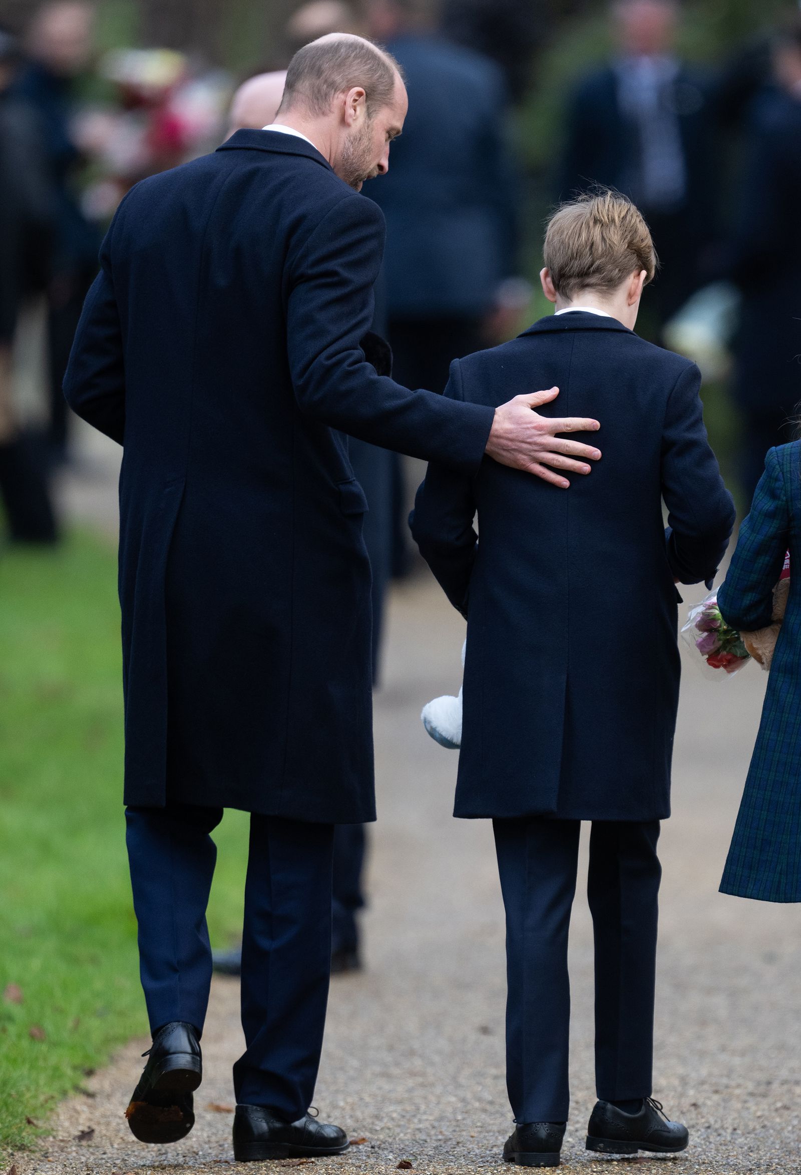 Hoàng tử George được chuẩn bị làm vua từ bây giờ nhưng cha mẹ lại dè dặt vì một lý do đặc biệt- Ảnh 2.