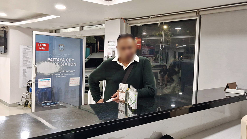 Du lịch Thái Lan, một người đàn ông bị lừa mua 5 chai dầu dừa mọc tóc giá 122 triệu đồng- Ảnh 1. Du lịch Thái Lan, một người đàn ông bị lừa mua 5 chai dầu dừa mọc tóc giá 122 triệu đồng- Ảnh 1.