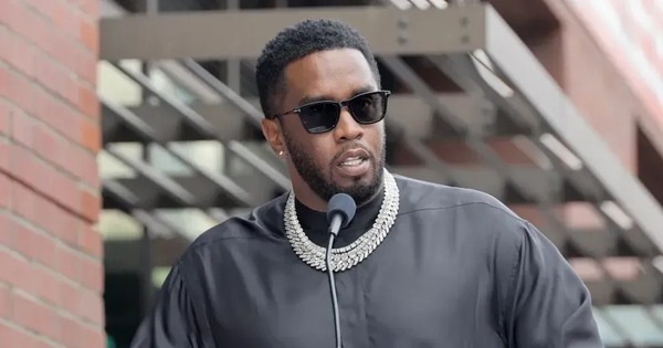 Luật sư của Sean "Diddy" Combs nghỉ việc gettyimages 1390897068 e17386280 17402853237641163840689 0 0 524 1000 crop 1740285647270186577517jpg