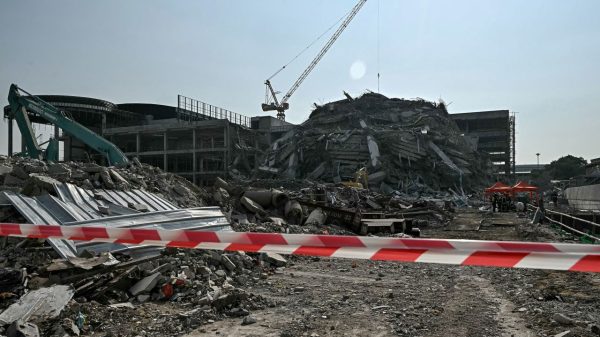 “Trận động đất giống như một con dao lớn cắt vào Trái đất": Thảm hoạ Myanmar vừa trải qua kinh hoàng đến thế nào? gettyimages 2206632357 1743164546713 17431645468221284915643