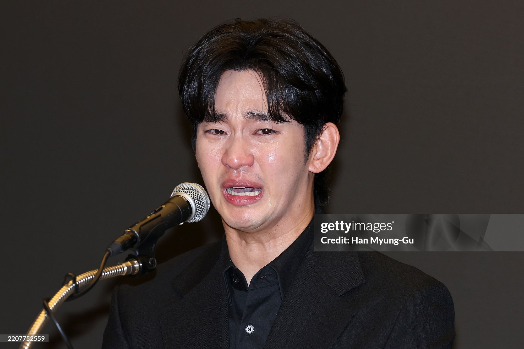 Hơn 30 phút nức nở độc diễn của Kim Soo Hyun: Có kịch bản sẵn, make-up kỹ lưỡng và nước mắt chắc chắn phải rơi!- Ảnh 1.