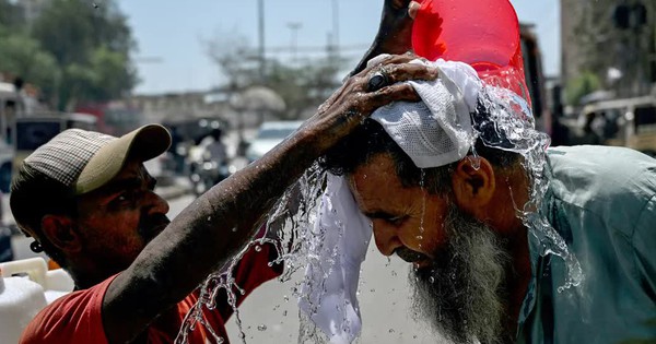 Mới tháng 4 nhưng nắng nóng đã vượt ngưỡng chịu đựng: Thai phụ mất con, công nhân ngất xỉu, mất điện kéo dài 16 tiếng mỗi ngày gettyimages 2208006417 17447864103431186913801 1744788689361 17447886896861927183850 0 22 653 1067 crop 17447887065051650273067jpg