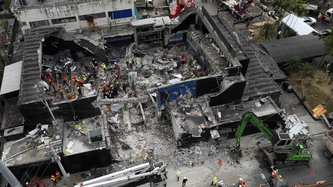 Vụ sập mái hộp đêm thảm khốc: Số người chết tiếp tục tăng sau 4 ngày, nhà chức trách tiết lộ điểm chung đau lòng của các nạn nhân- Ảnh 1.