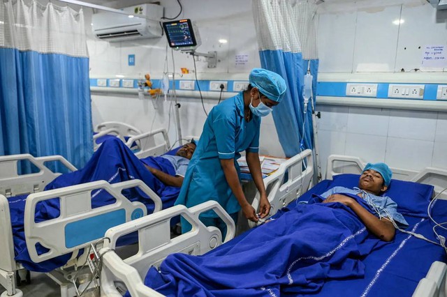 Cận cảnh vụ nổ nhà máy ở Ấn Độ khiến ít nhất 42 người thiệt mạng: Toàn bộ nhà xưởng bị xé nát, thi thể cháy đen vùi dưới lớp bê tông- Ảnh 3.