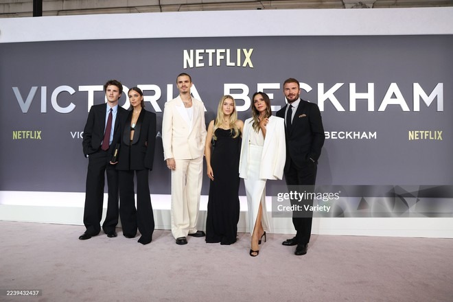 Chuyện gì đã xảy ra với “bộ ngực giả” của Victoria Beckham?- Ảnh 8.