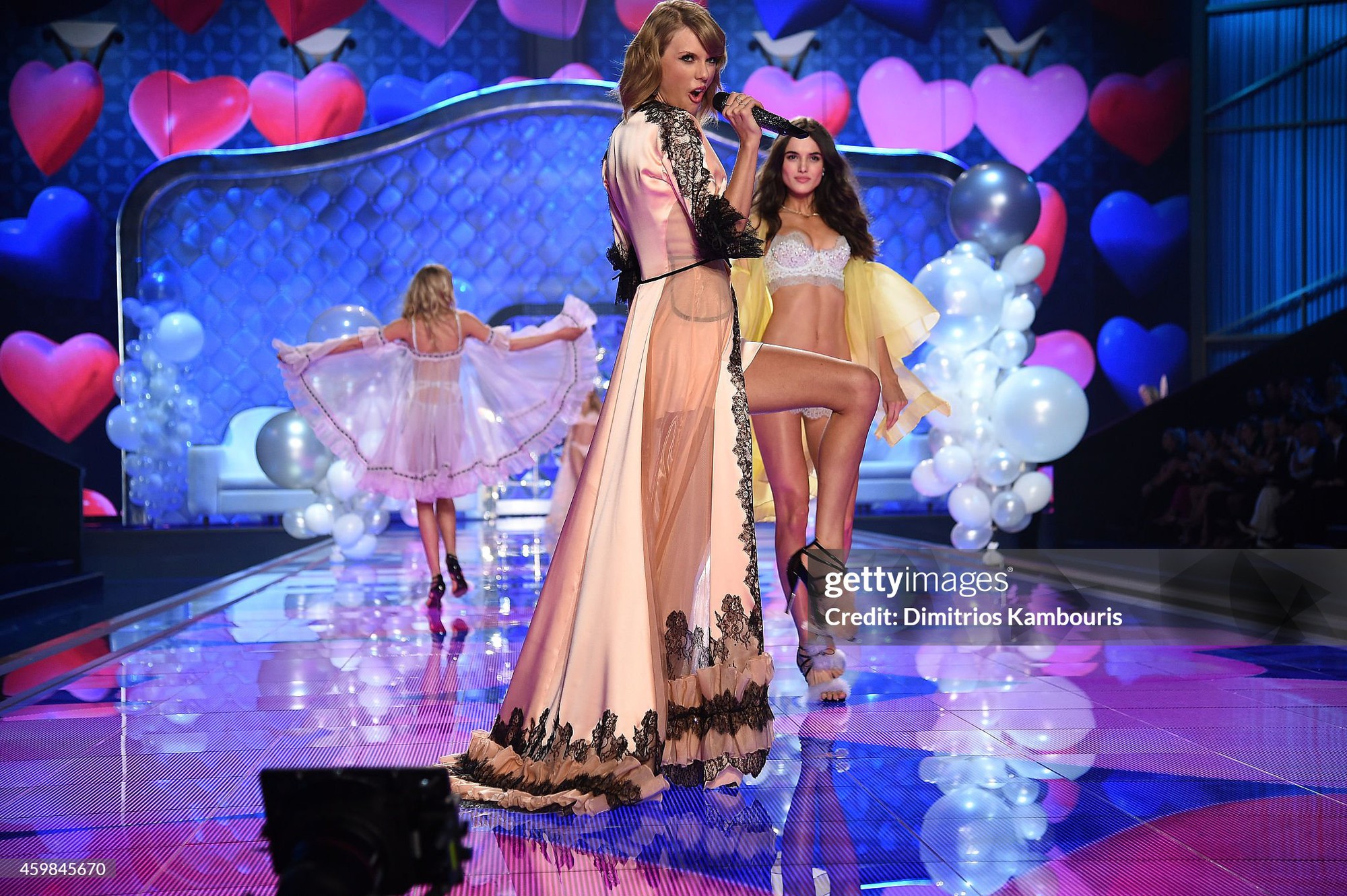 Hành động ngáng đường, khiến Taylor Swift bị tố xấu tính tại Victoria's Secret năm xưa- Ảnh 5.