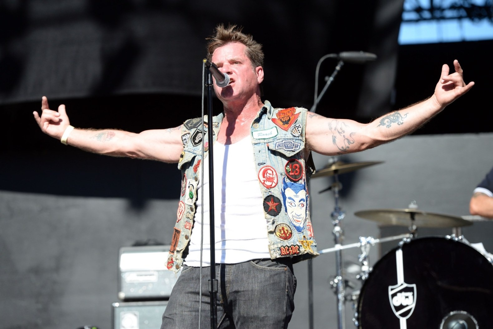 1 nam ca sĩ vừa qua đời chỉ 2 tuần sau đám cưới- Ảnh 4. 1 nam ca sĩ vừa qua đời chỉ 2 tuần sau đám cưới- Ảnh 4.