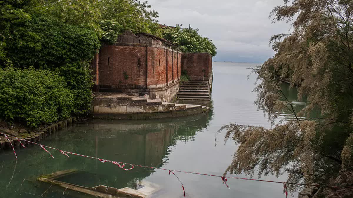"Hòn đảo rùng rợn nhất thế giới" nơi chôn cất 160.000 thi thể và cấm khách du lịch đến thăm vì một lý do gettyimages 491538658 1750921657087 17509216571891668981711 1750928768030 17509287682441894462882