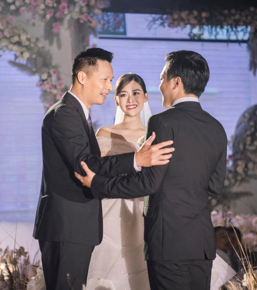 Sự trùng hợp khó tin: 4 Á hậu thi Hoa hậu Quốc tế xong đều lấy chồng, đàng trai toàn gia thế cực