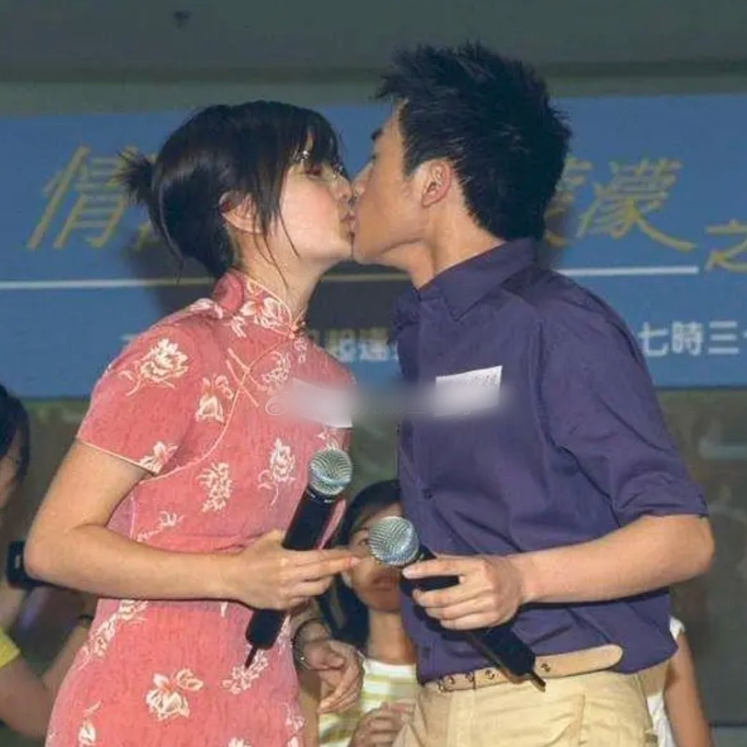 Bức ảnh gây sốc của Tô Hữu Bằng và Giả Tịnh Văn- Ảnh 3.