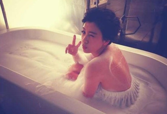 Bức ảnh gây sốc của Tô Hữu Bằng và Giả Tịnh Văn- Ảnh 1.