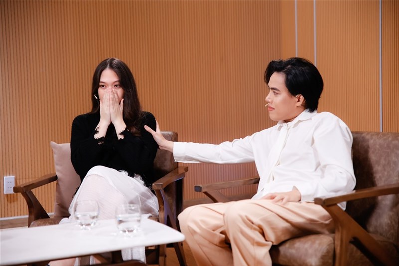 Sao nam Vbiz kết hôn sinh con nhưng vẫn bị đặt câu hỏi về giới tính, vợ lên truyền hình khui chuyện không ngờ- Ảnh 5. Sao nam Vbiz kết hôn sinh con nhưng vẫn bị đặt câu hỏi về giới tính, vợ lên truyền hình khui chuyện không ngờ- Ảnh 5.