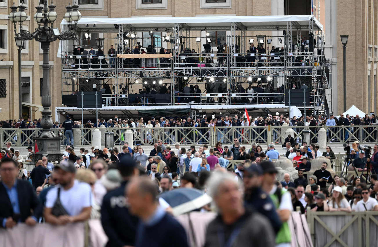 Khói trắng bốc lên, đã bầu được tân Giáo hoàng- Ảnh 2.