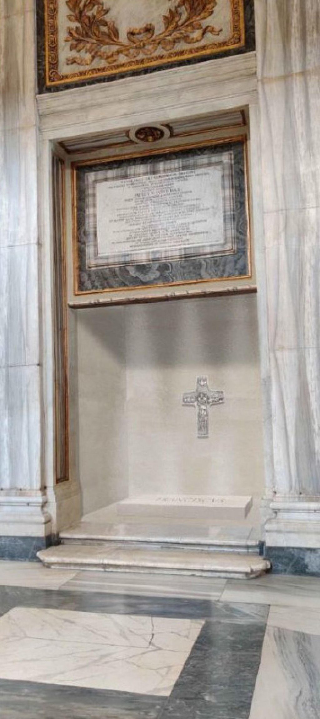 Mộ phần đặc biệt nơi Giáo hoàng Francis an nghỉ- Ảnh 1. Mộ phần đặc biệt nơi Giáo hoàng Francis an nghỉ- Ảnh 1.