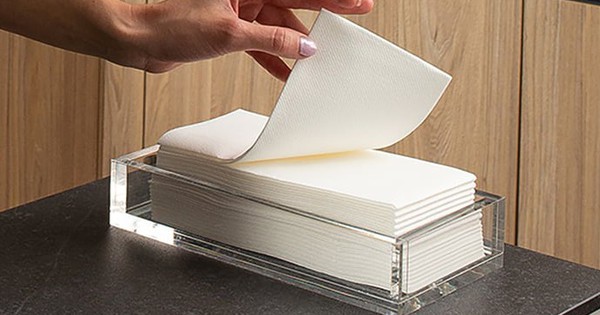 Mặt sưng vù sau khi lau bằng khăn giấy ở nhà hàng giay an 05585736 17471904638451121350715 0 7 432 698 crop 17471904677871740911861jpg