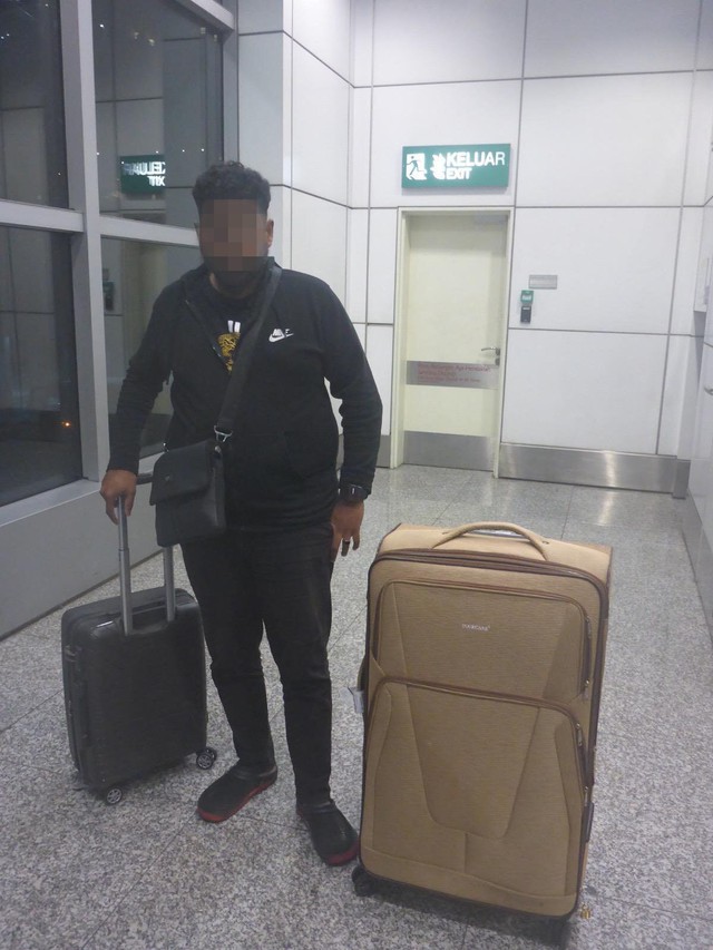 Người đàn ông mang theo chiếc vali đáng ngờ, nhân viên sân bay mở ra thấy những khuôn mặt thẫn thờ- Ảnh 2. Người đàn ông mang theo chiếc vali đáng ngờ, nhân viên sân bay mở ra thấy những khuôn mặt thẫn thờ- Ảnh 2.