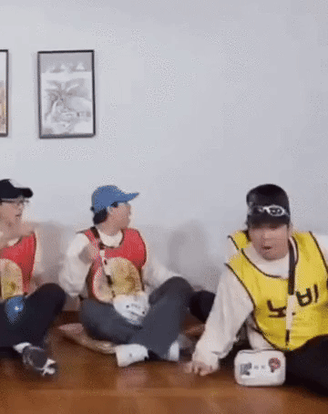 Sao nam Running Man liên tục đánh vào đầu 1 nữ diễn viên khiến cõi mạng bức xúc- Ảnh 1.